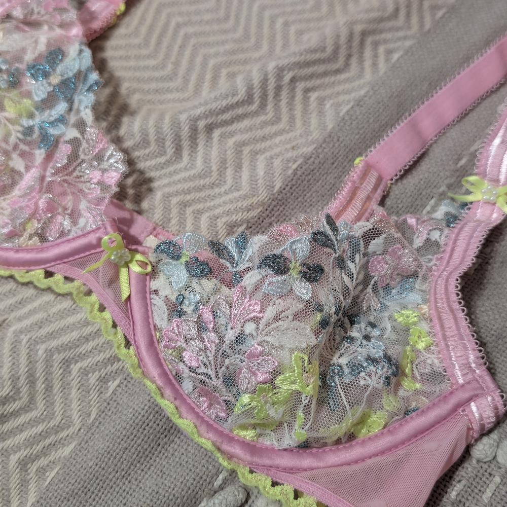 Floral Lace Underwire Bra - Pink and Green